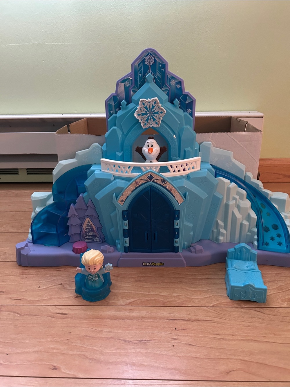 Fisher Price Little People Disney Frozen Ice Palace Playset - Elsa and Olaf